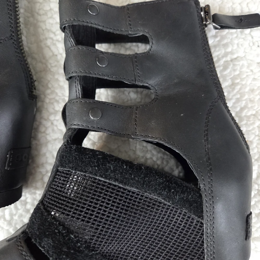 Sorel Joanie Gladiator Leather Wedge Sandals Women's Size 6 Step out in style wi